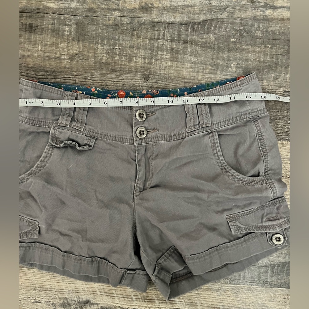 LOW RISE SHORTS